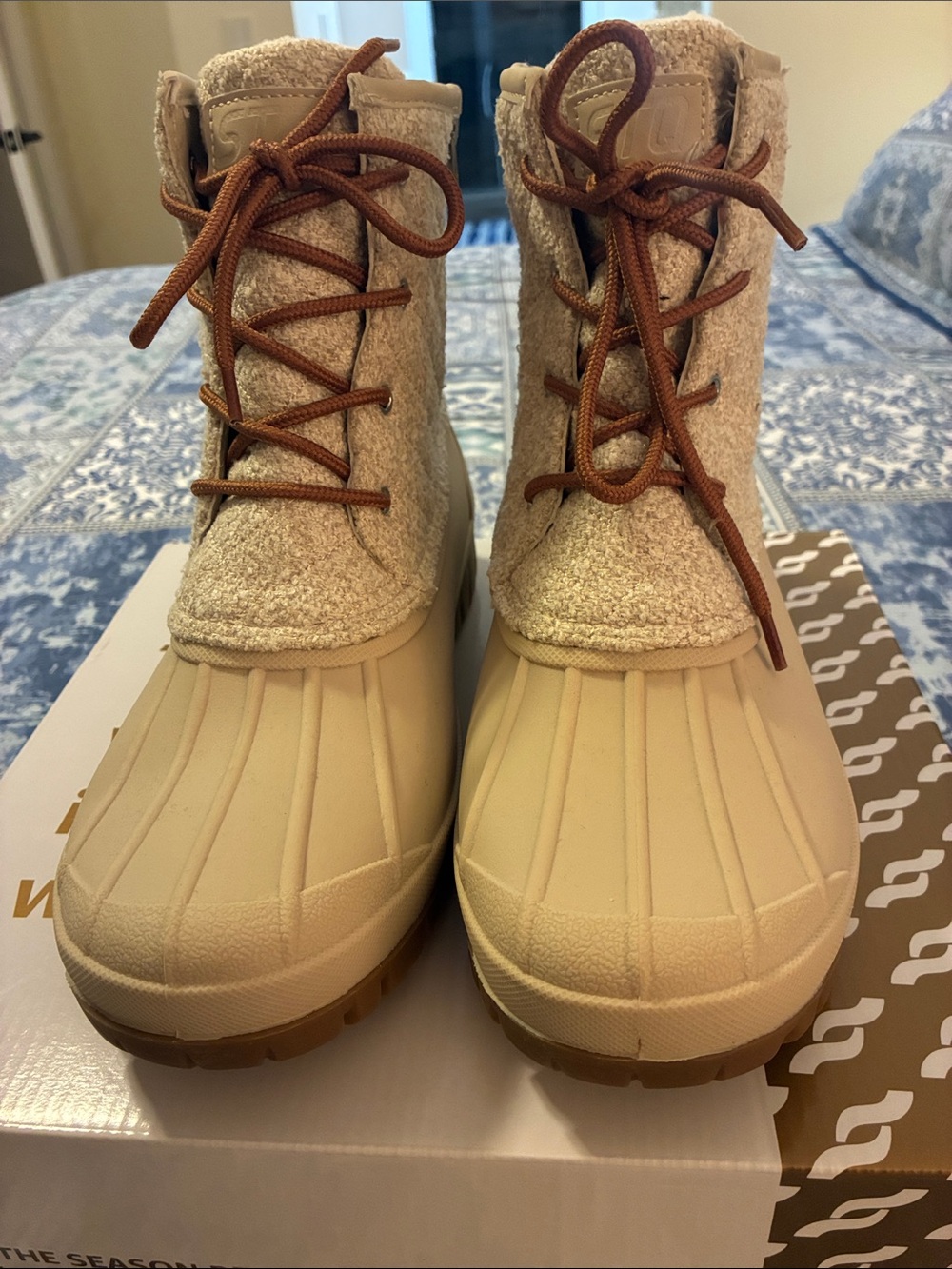 Women’s warm winter boot size 10, new without tags